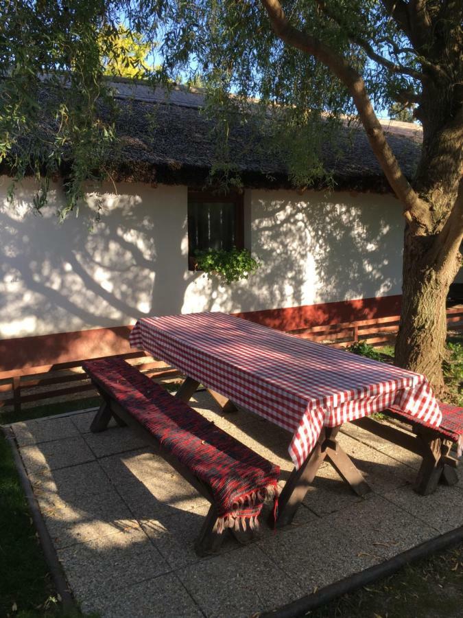 Balatonkenesei Nadfedeles Lovas Vendeghaz Villa Exterior photo